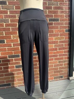 Lululemon High-Waist Black Harem Pants w/ split @ calf | Never Worn | Size 6